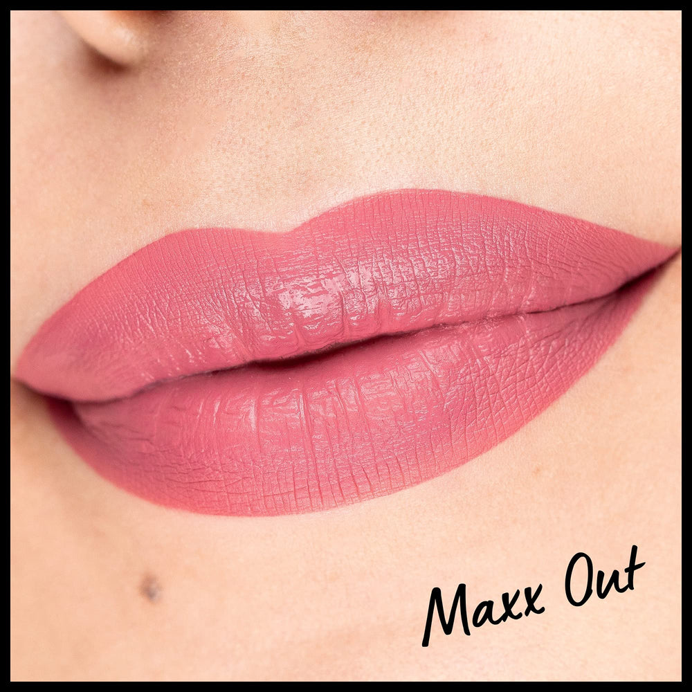 Color rosa claro frío NYX Lip Lingerie Maxx Out para look suave