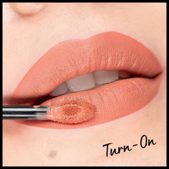 NYX Lip Lingerie XXL Matte Turn-On tono durazno claro ideal para looks naturales