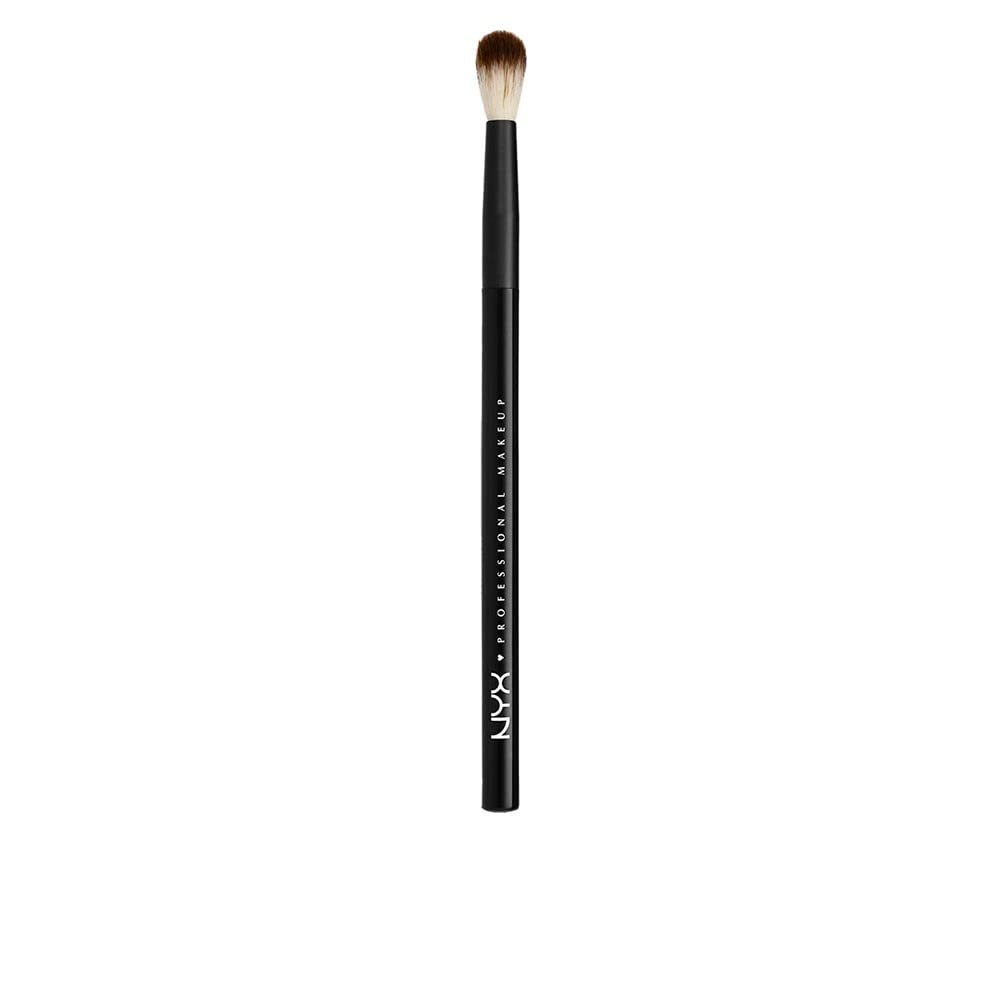 NYX Pro Blending Brush close-up bristles for seamless crease blending.