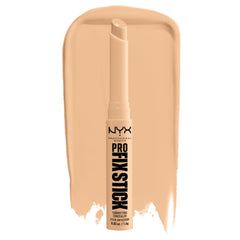 NYX Pro Fix Stick Corrector crema, aplicación suave para acabado natural.