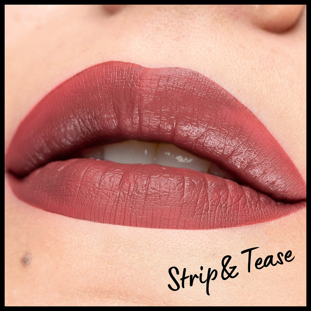 NYX Lip Lingerie XXL Matte, aplicación central para difuminar y tono natural.