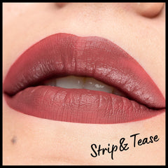 NYX Lip Lingerie XXL Matte, aplicación central para difuminar y tono natural.
