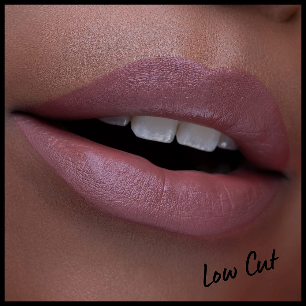 NYX Lip Lingerie XXL, tono marrón cálido para un look natural.
