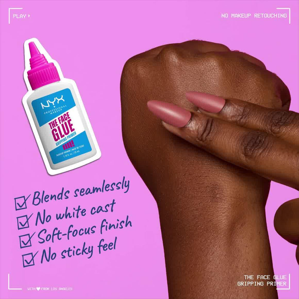 NYX The Face Glue Primer, aplicada en la palma para un agarre uniforme.