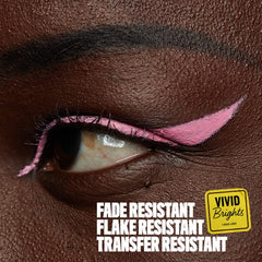 Delineador líquido Vivid Brights Sneaky Pink de NYX, delineado gráfico para estilos creativos y duraderos.