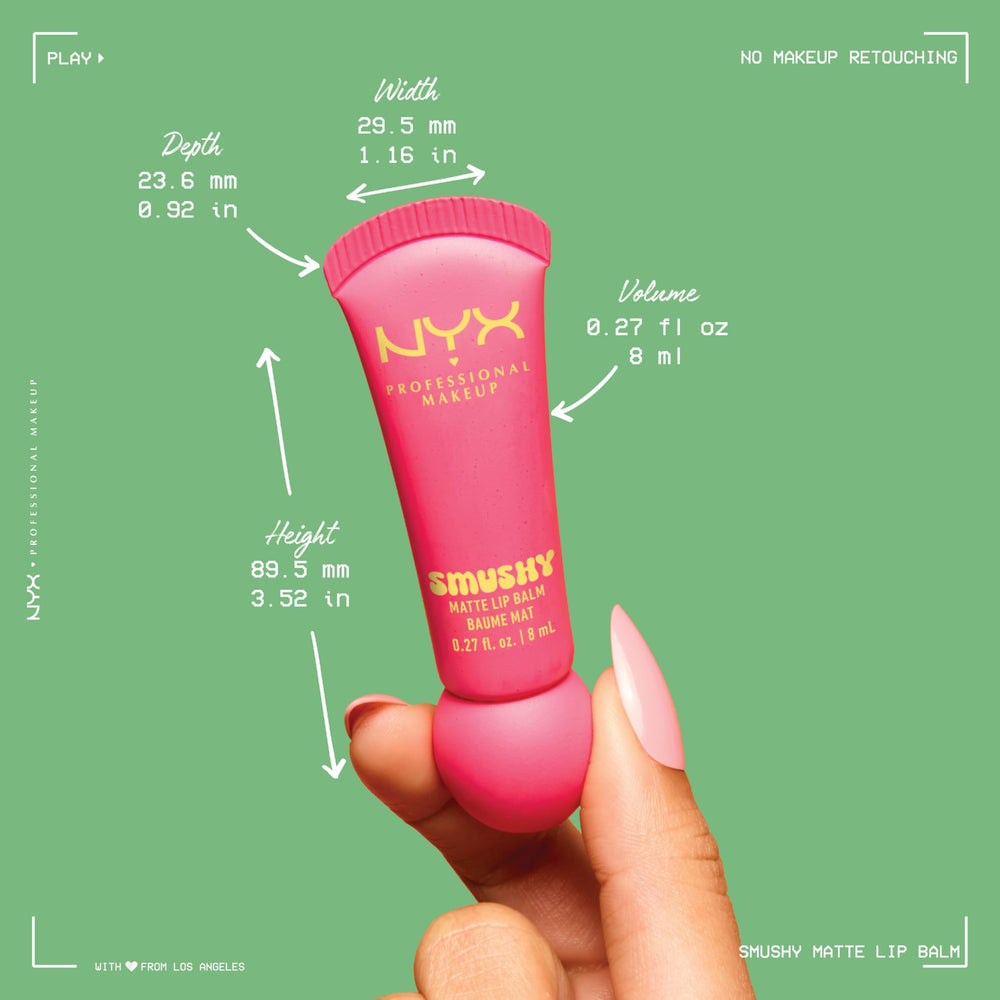 Look versátil con NYX Smushy Matte Lip Balm en tono fucsia.