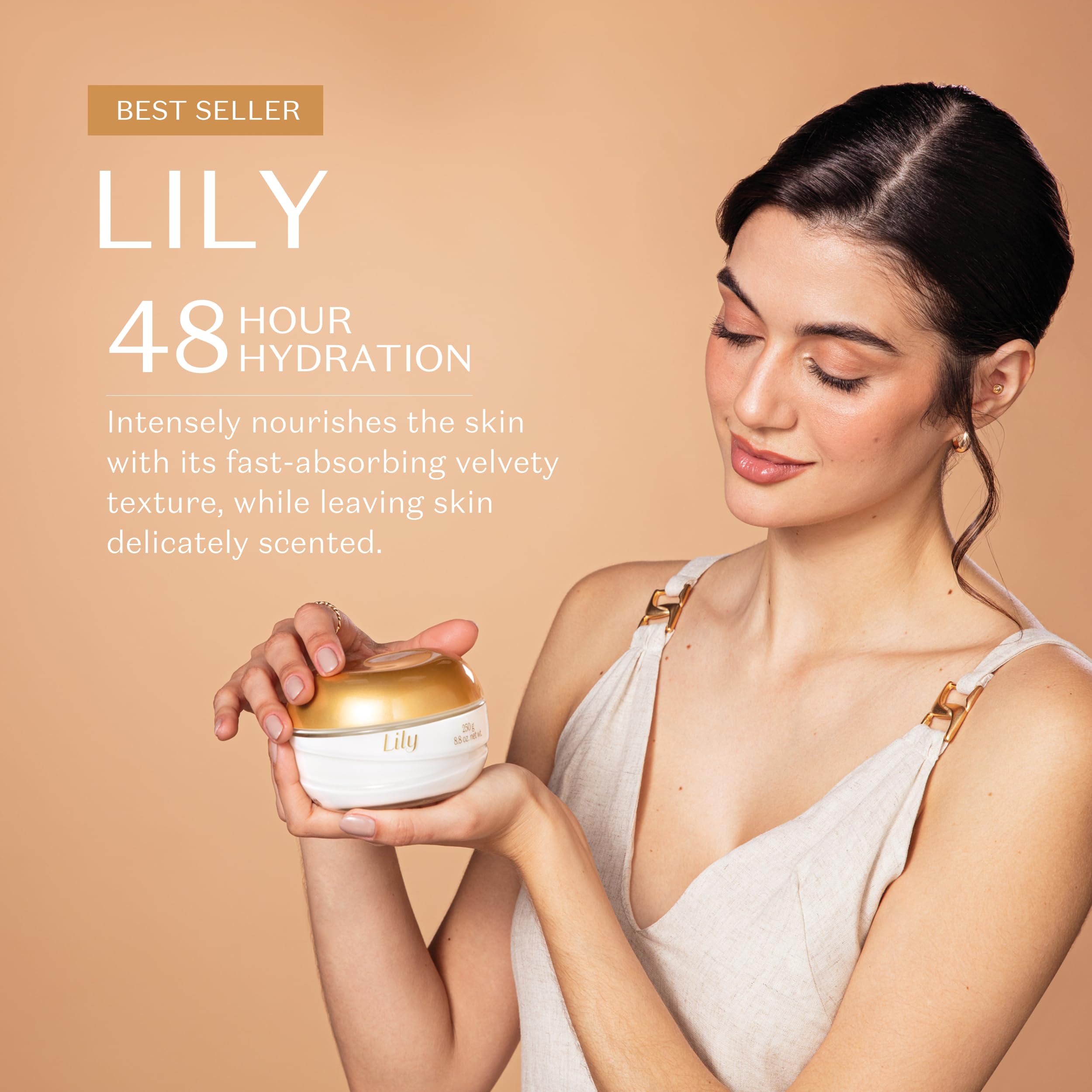 Texture swatch of Lily Satin Hydrating Cream showing a light, fast-absorbing blend.