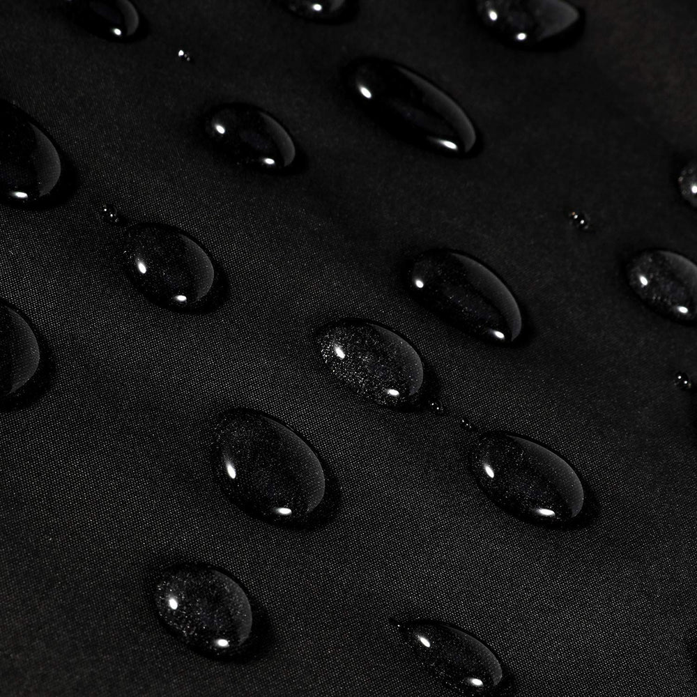 Oak Leaf cape fabric is water-resistant and antistatic for cleaner clothes.