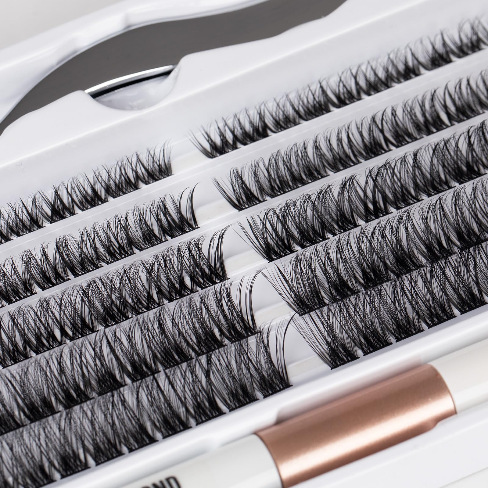Ocean Pearl thin-band wide-stem lashes blend naturally with your own