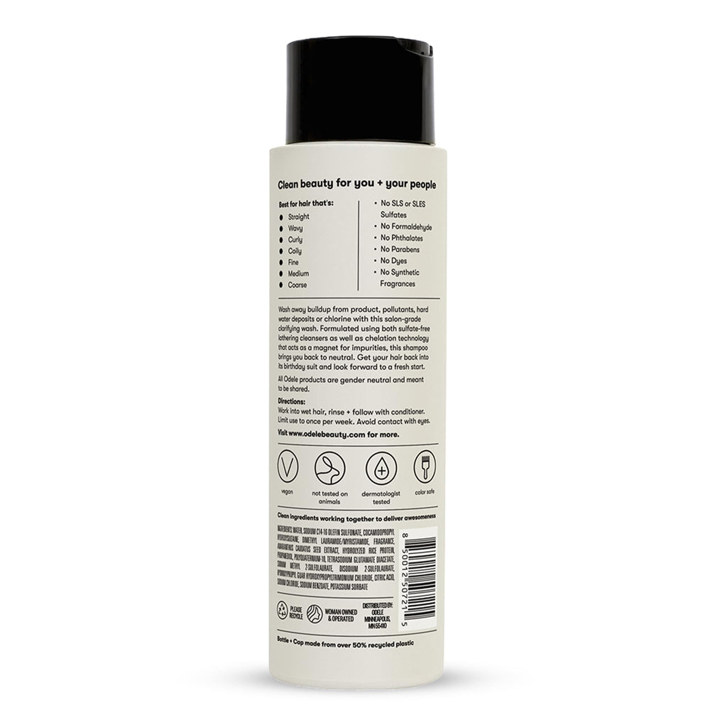 Odele Clarifying Shampoo remueve acumulaciones y cloro conservando el color.