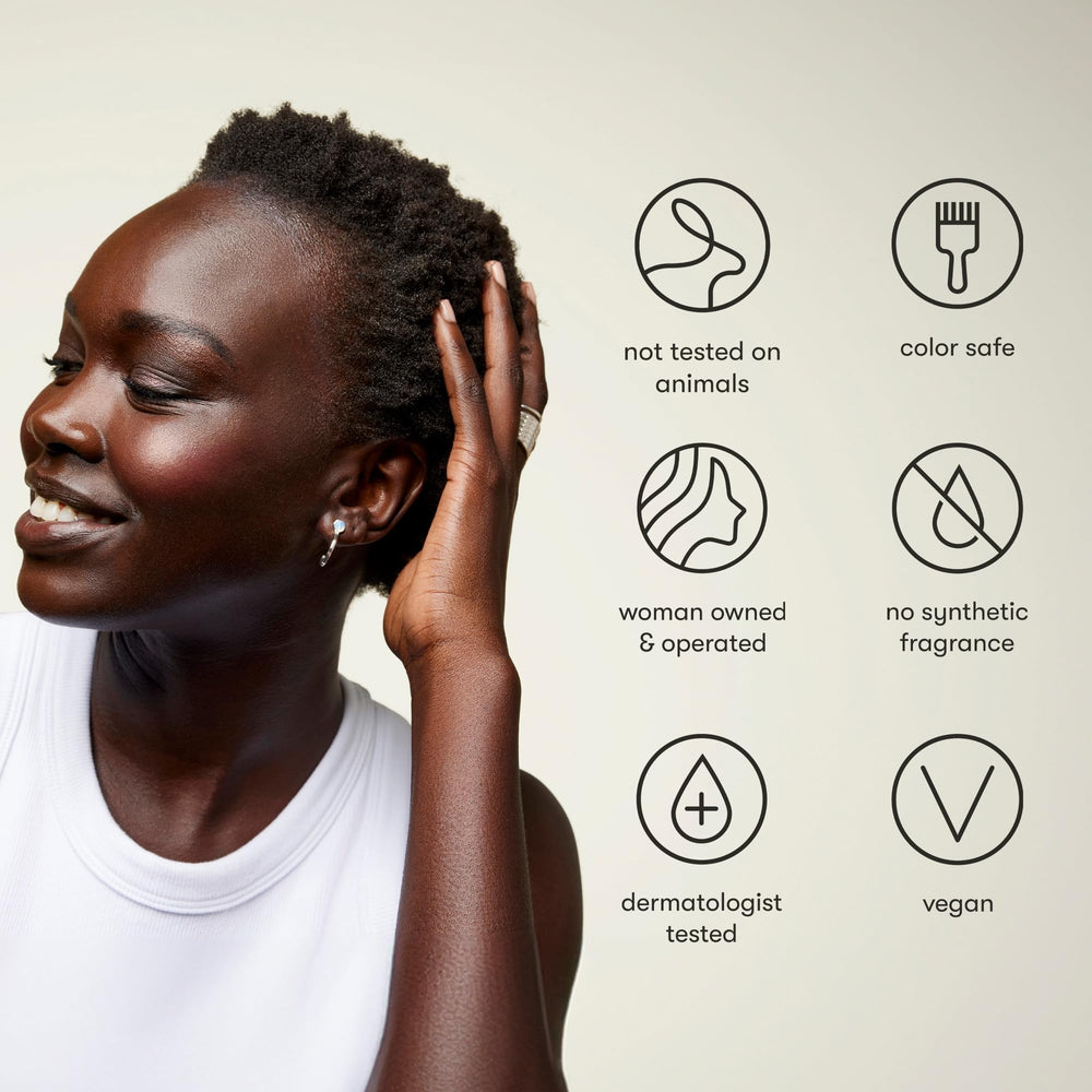 Uso en la ducha con Odele Clarifying Shampoo, limpieza sin sulfatos agresivos.