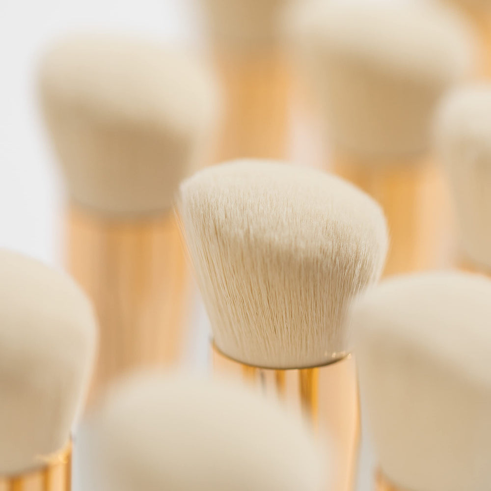 Ogee Sculpted Face Sticks pairing enhances blending precision.