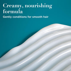 Aplicación en cabello húmedo para hidratación rápida con OGX Nourishing + Coconut Milk.