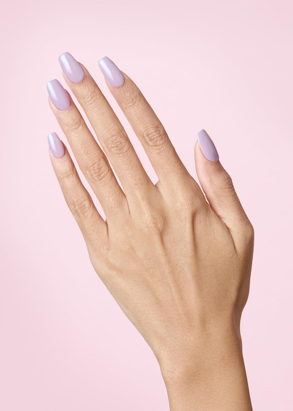 Ohora detalle color lavanda en uñas con acabado duradero