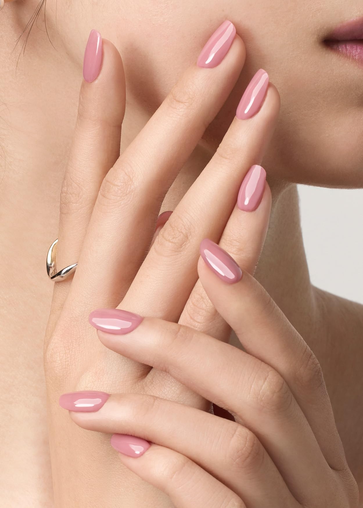 ohora N Bare Plum 30 tiras de uñas en diseños y tallas variadas.