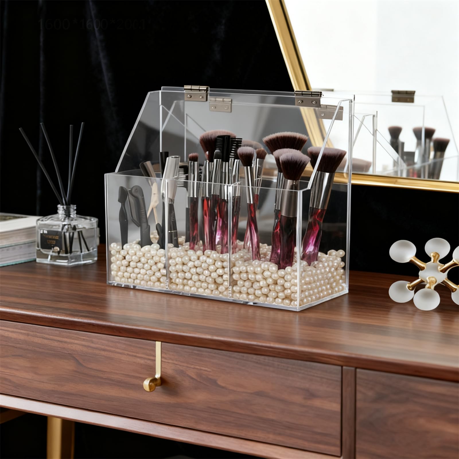 Okllen elegant gift idea for makeup lovers on birthdays or anniversaries.
