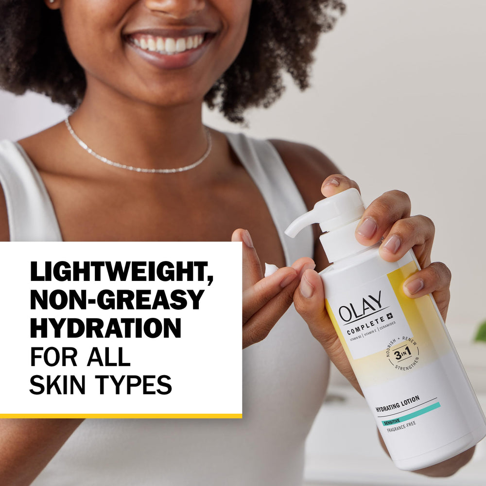 Aplicación diaria de Olay Complete+ en la palma para rostro suave y nutrido.