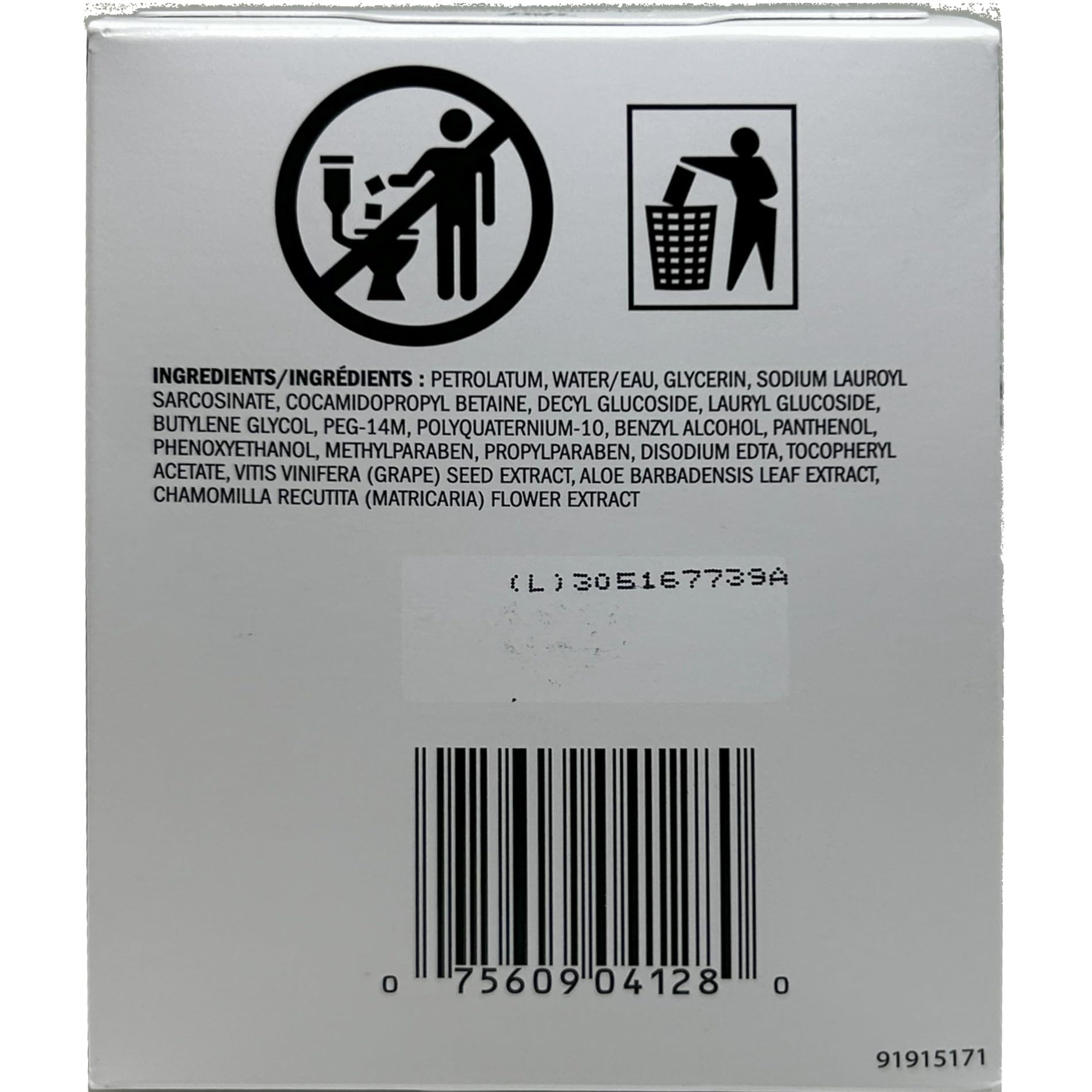 OLAY Daily Gentle Clean Cloths wet-activation demonstrate rich lather for a fresh, thorough cleanse.
