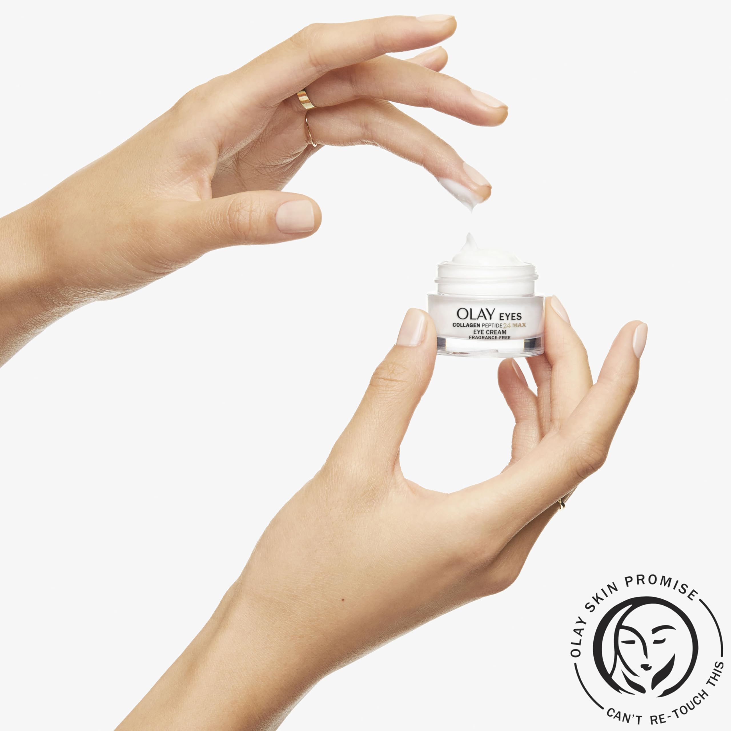 Aplicación nocturna con Olay Eyes Collagen Peptide 24 MAX para cuidado diario