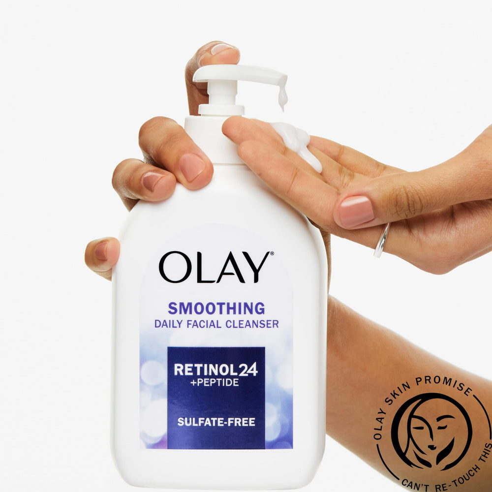 Olay fórmula con retinol, niacinamida y péptidos para cuidado suave.