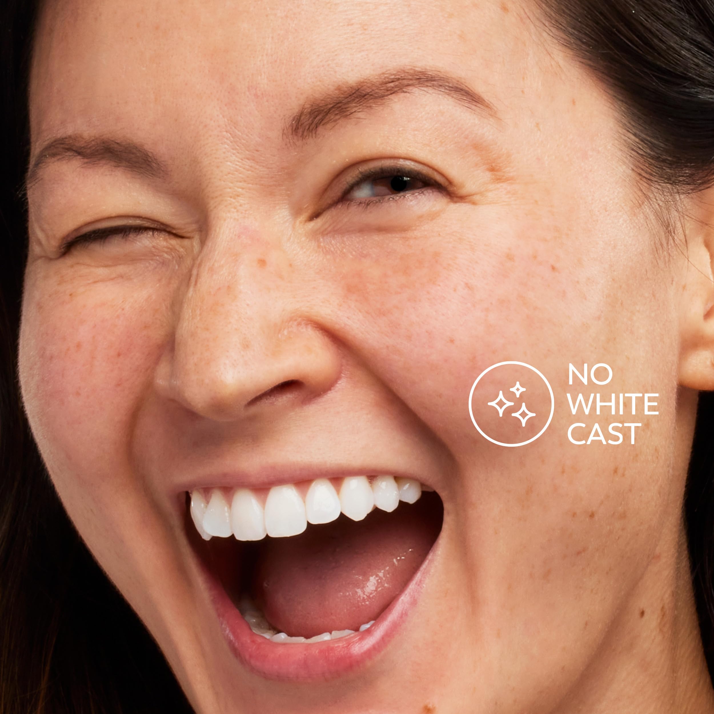 Vitamina C y E en Olay Invisible Sunscreen para cuidado antioxidante
