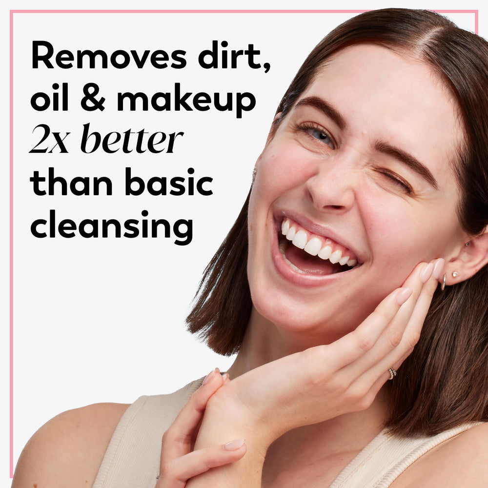 Limpieza facial 5 en 1 en una toalla de Olay para rutina diaria.