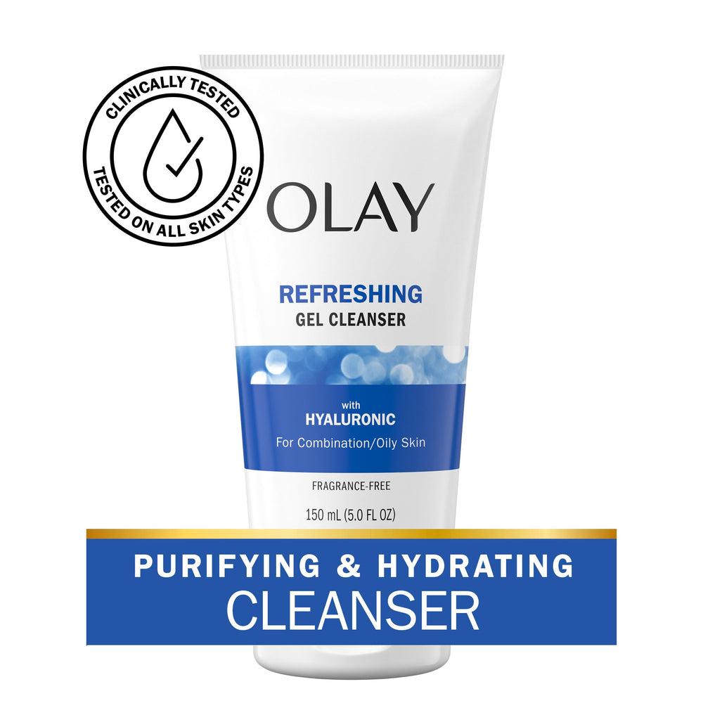 Olay Regenerist aplica gel limpiador sobre el rostro para limpieza revitalizante.