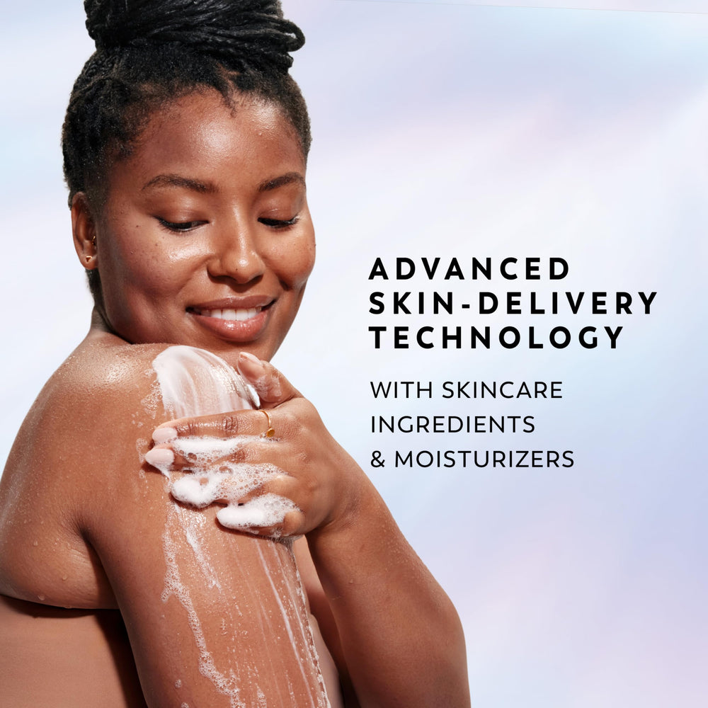 Piel mojada recibiendo lavado con Olay Super Serum Body Wash
