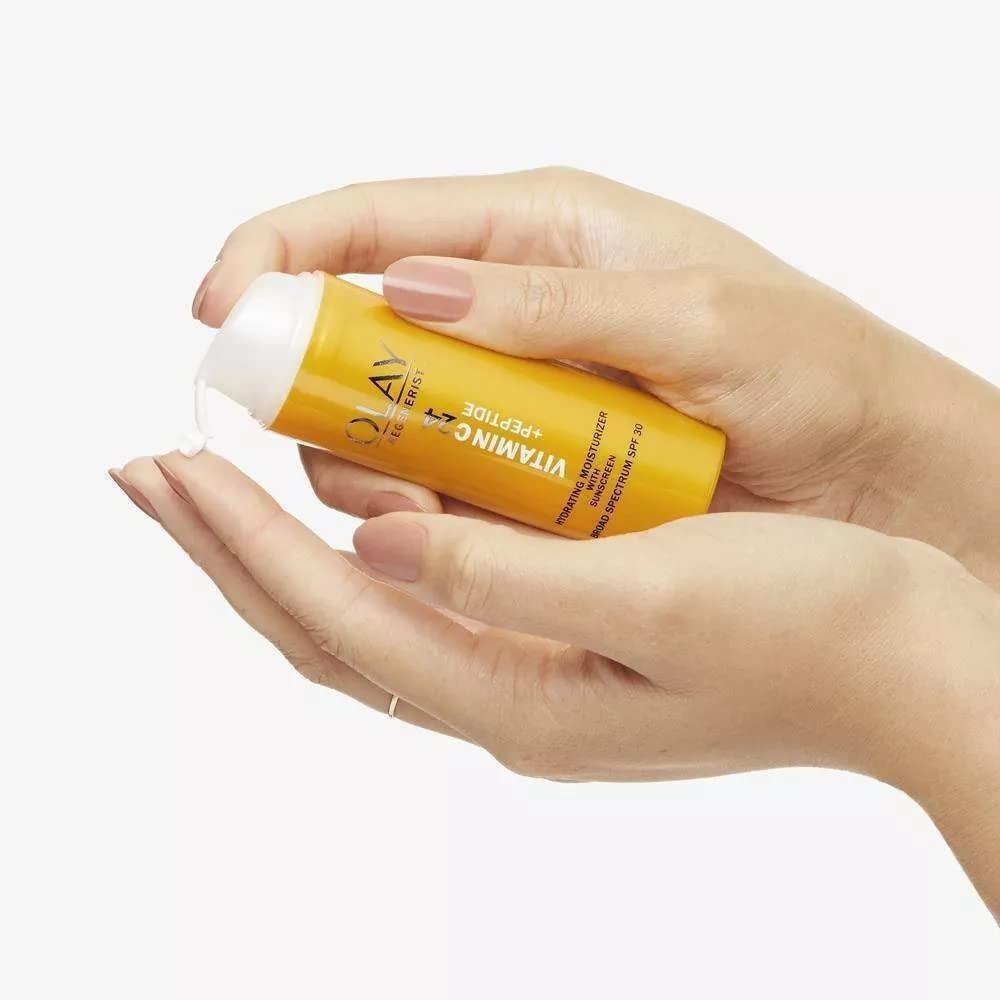 OLAY Vitamin C Hydrating Moisturizer SPF 30 daily-use image showing glow.