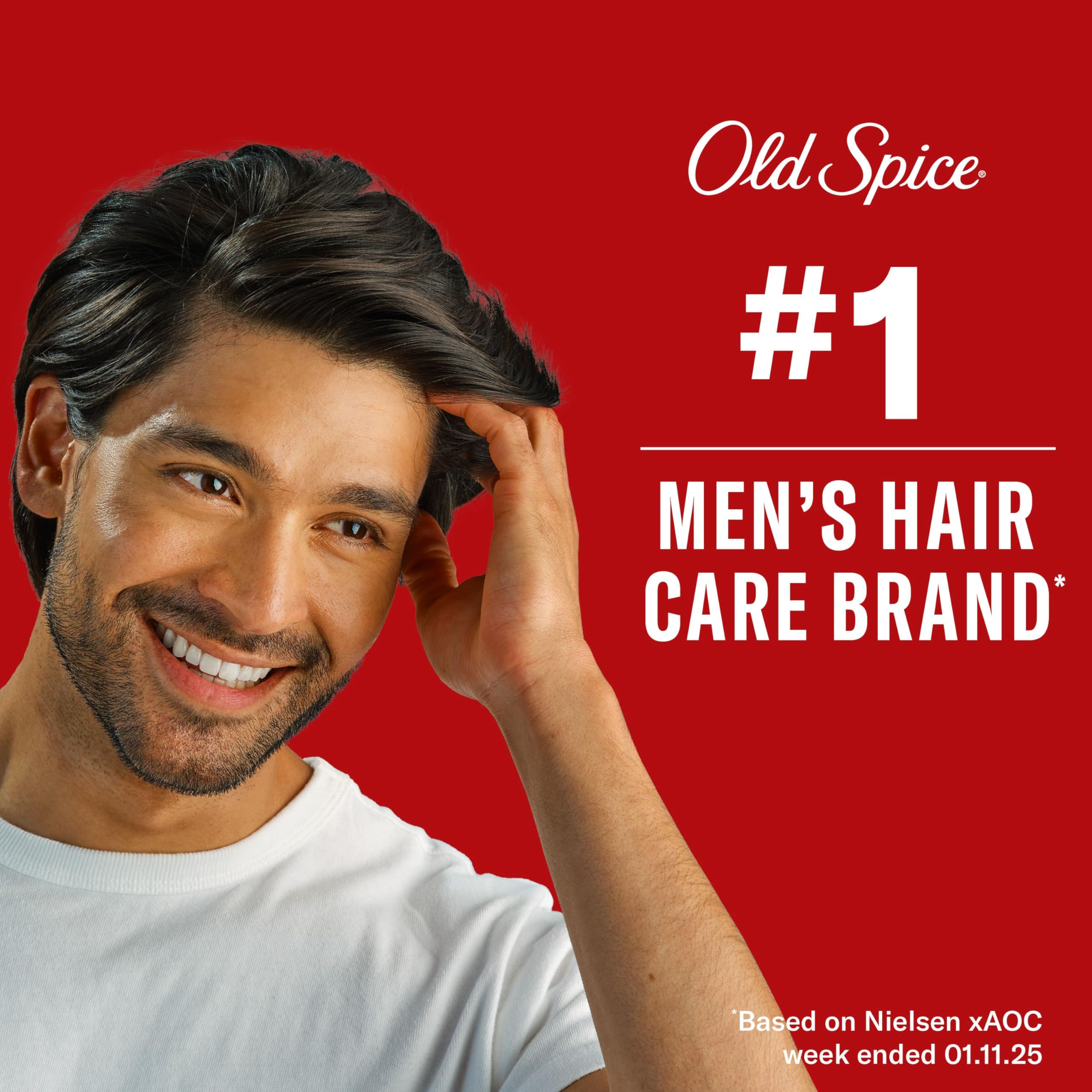 Cabello dinámico sin residuos visibles gracias a la pomada Old Spice.