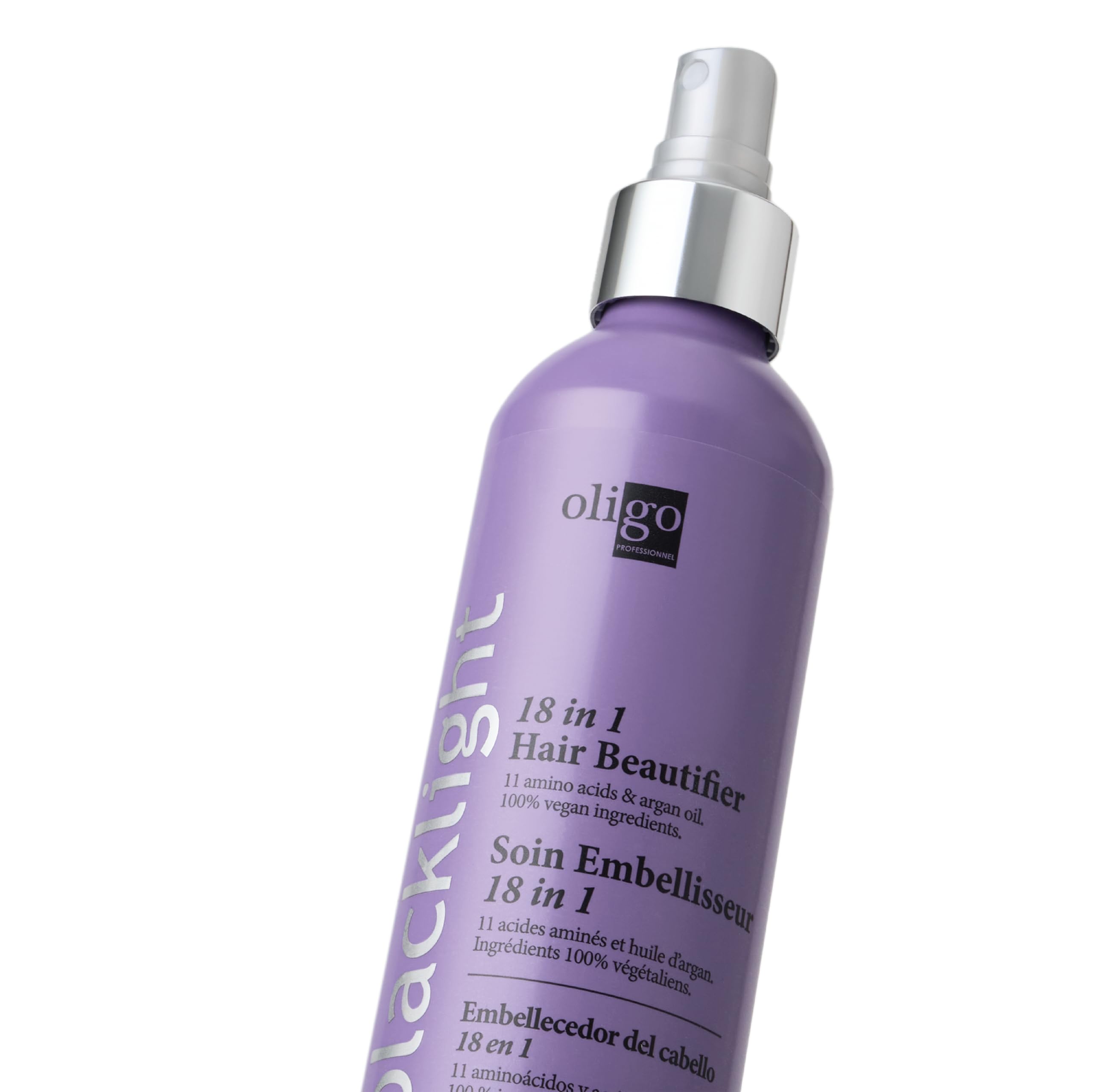 Anti-frizz protection during heat styling with Blacklight leave-in conditioner