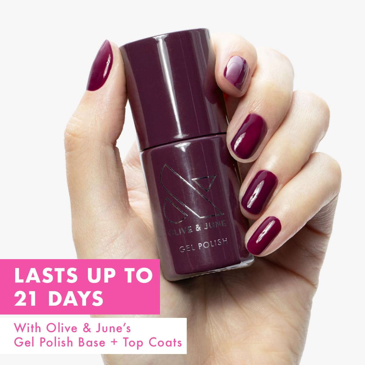 Aplicación uniforme de Olive & June Gel Esmalte para acabado suave
