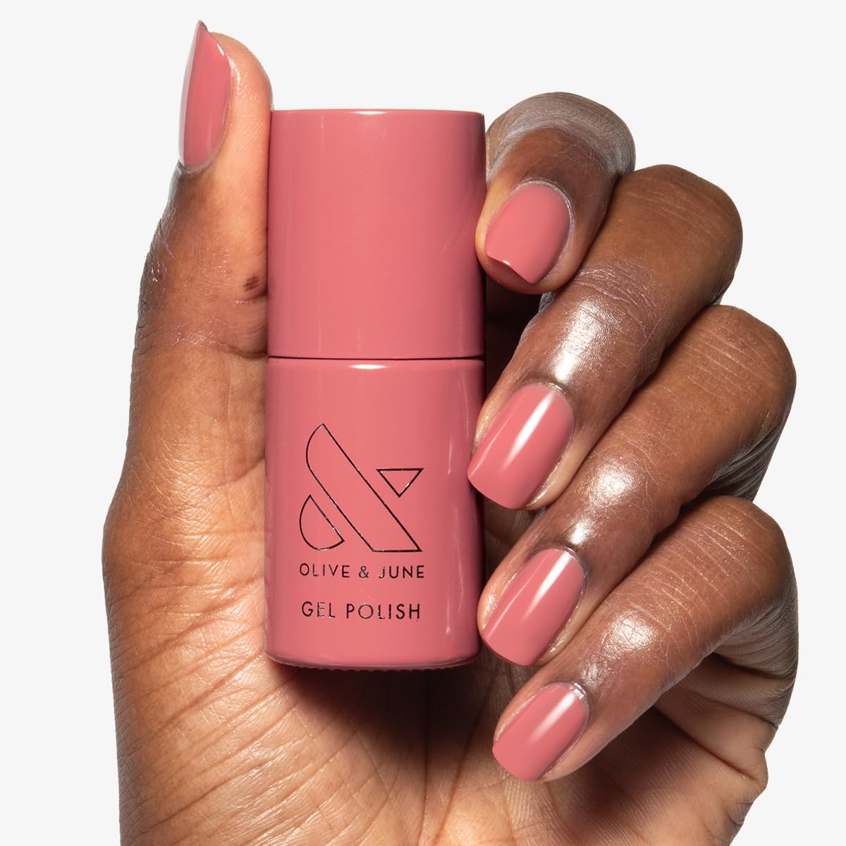 Top coat de Olive & June brilla con acabado ultraliso
