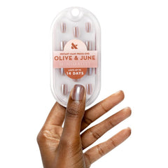 Olive & June Instant Mani minimalist nails kit with 42 pieces in 21 sizes for a precise fit.