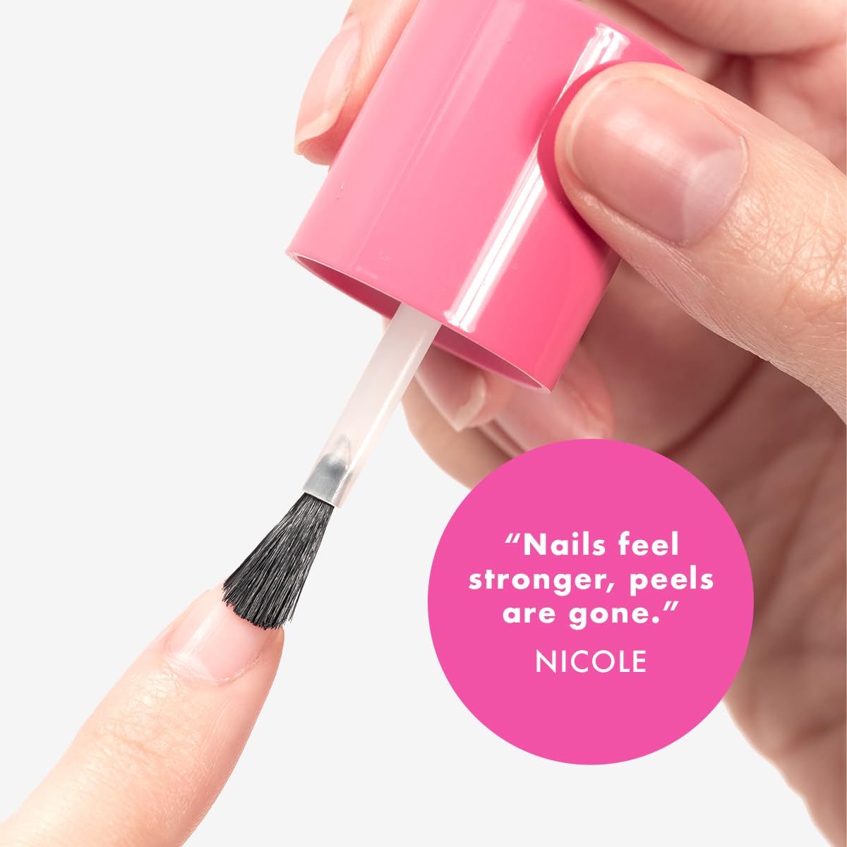 Uñas naturales con Olive & June, cuidado sin esmalte para fortalecimiento.