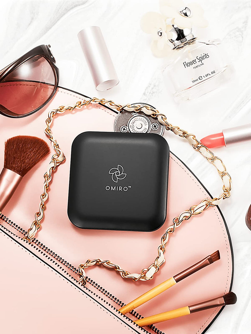 OMIRO 1x-30x versatility supports routine checks, tweezing, and precise makeup edits.