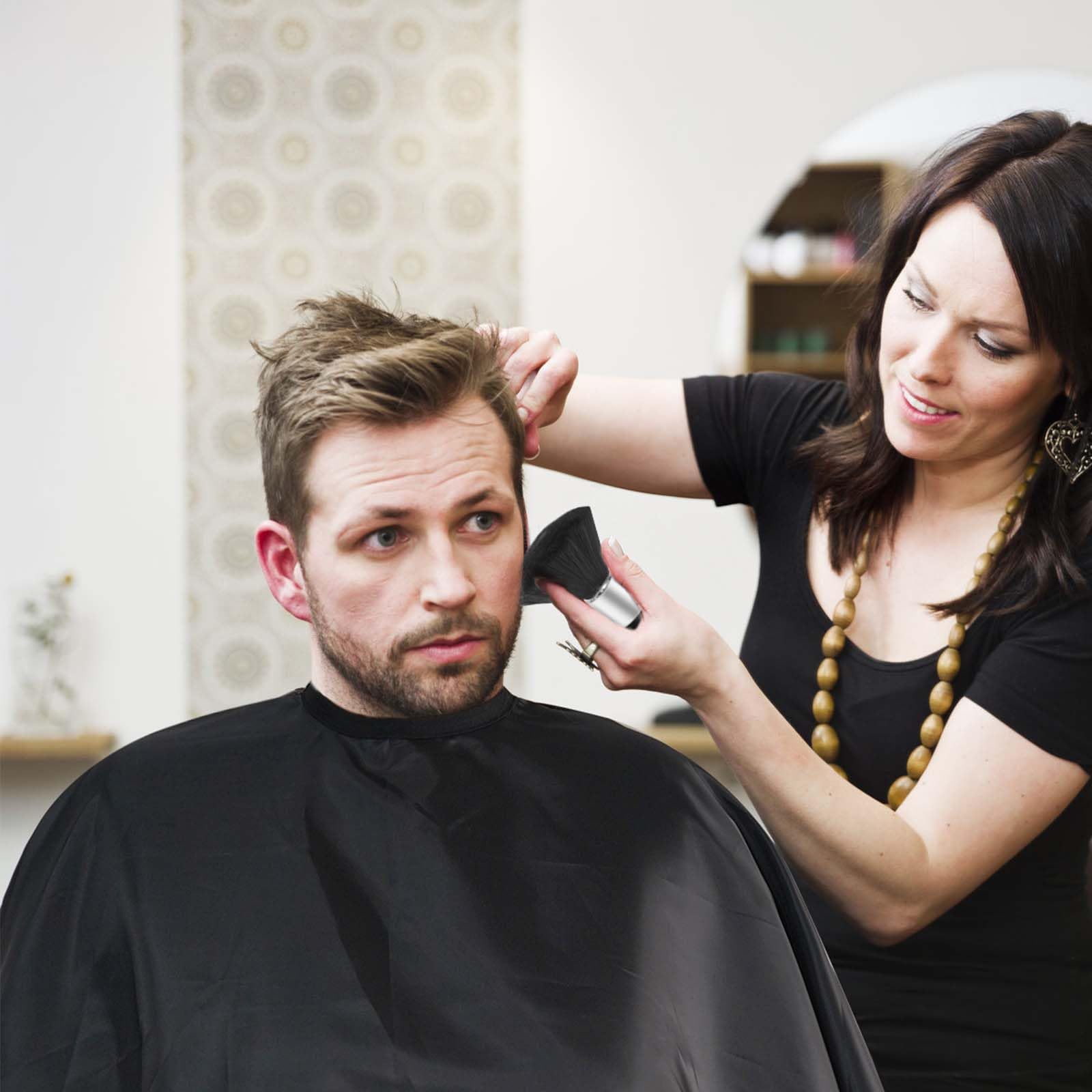 Omvoina durable materials ensure reliable performance in busy barber and salon environments.