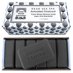 One With Nature jabón carbon activado 4oz para exfoliar y purificar la piel.