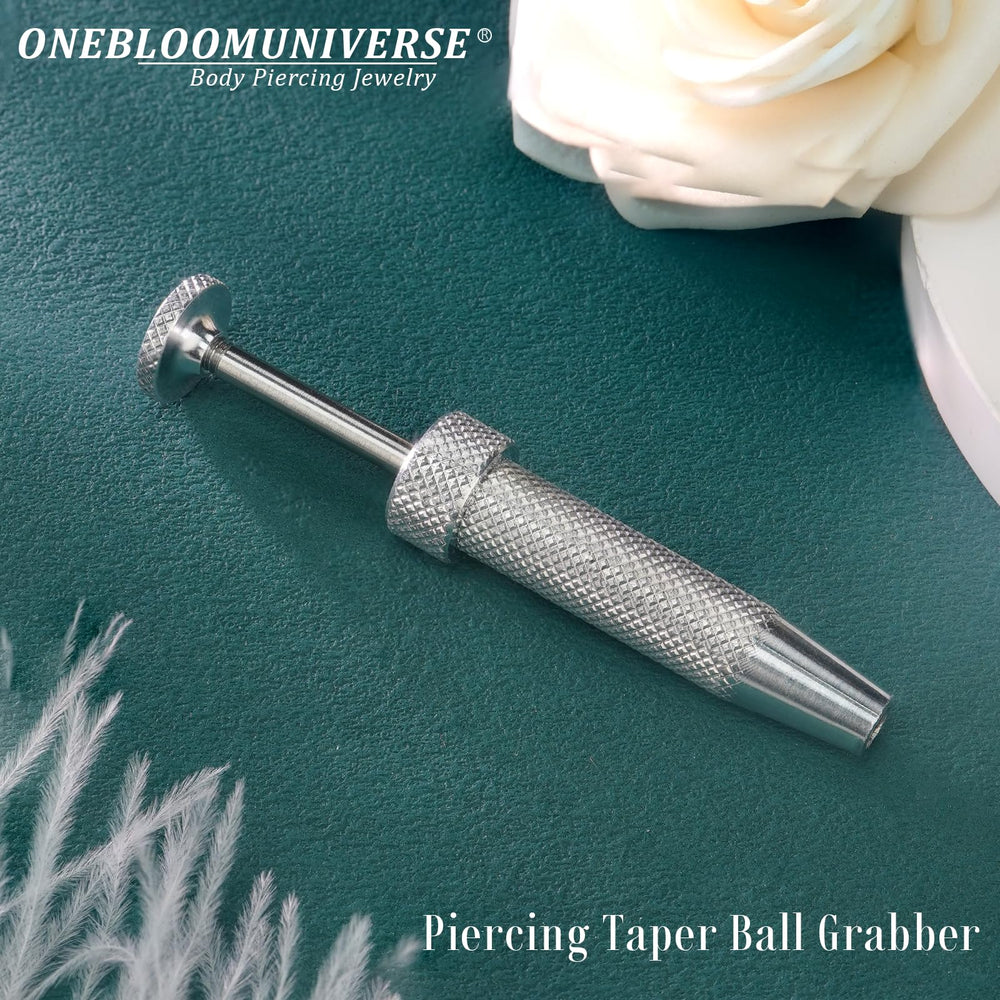 ONEBLOOMUNIVERSE herramienta ideal para cambios de piercing en casa o estudio.