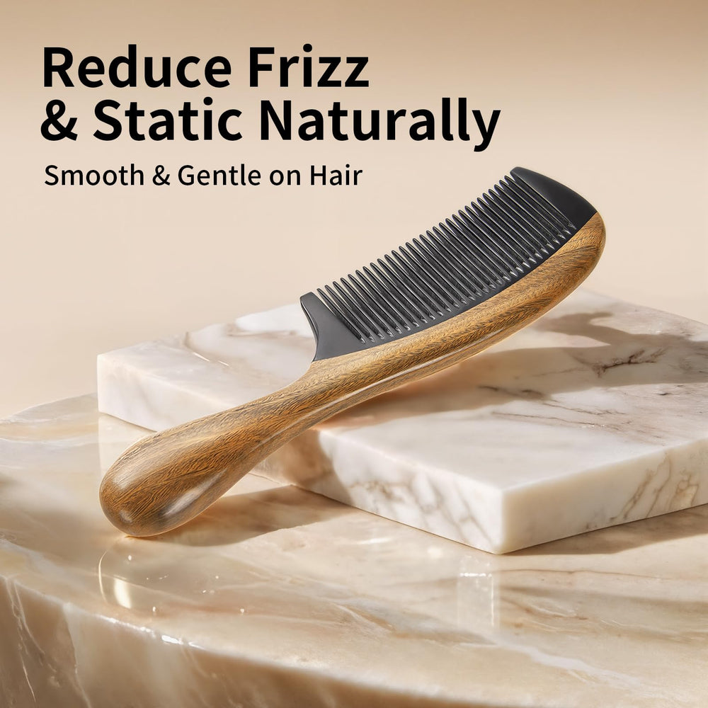 Onedor extended-handle design improves control during detangling sessions.