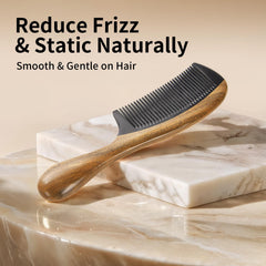 Onedor extended-handle design improves control during detangling sessions.