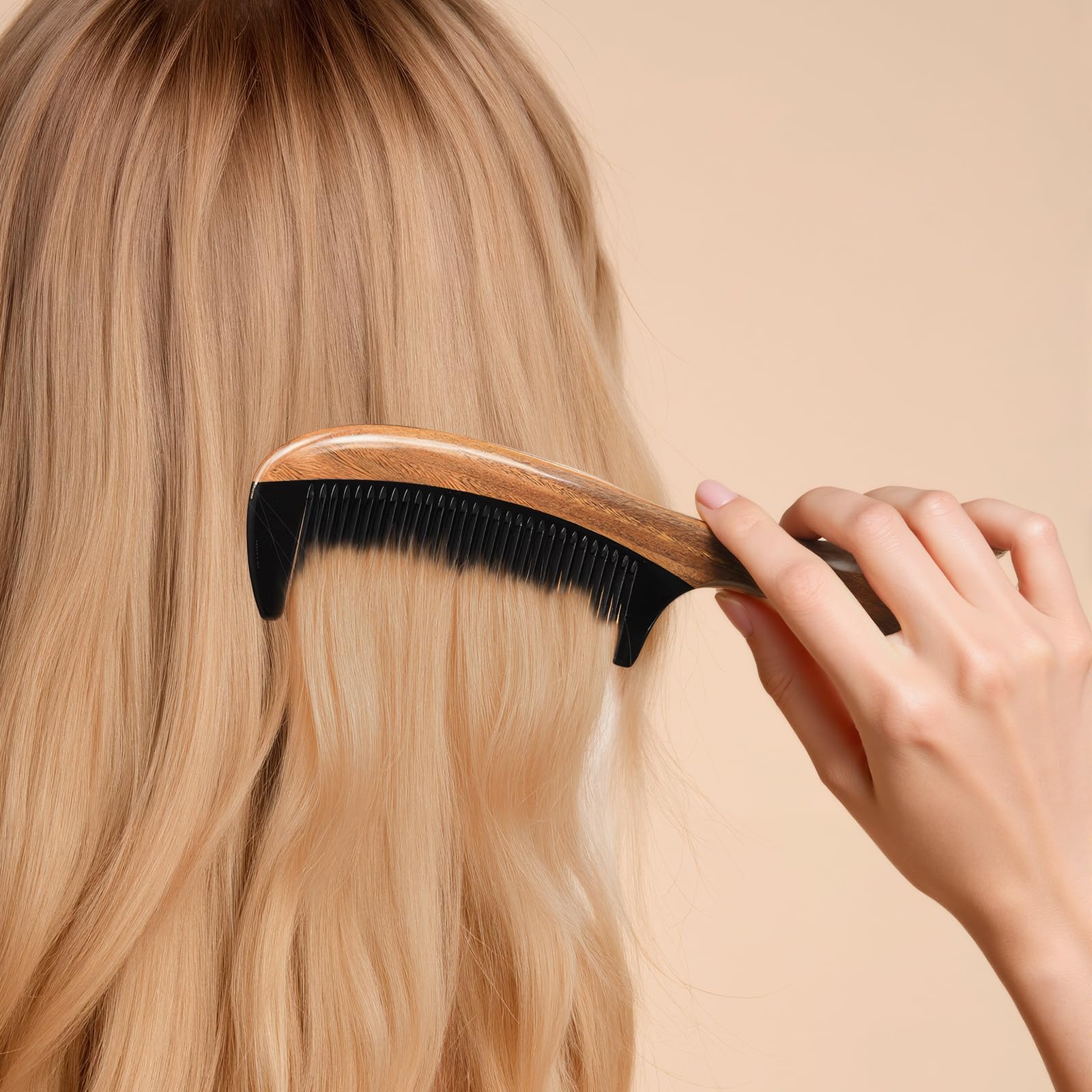 Onedor wooden detangler is travel-friendly with natural aroma.