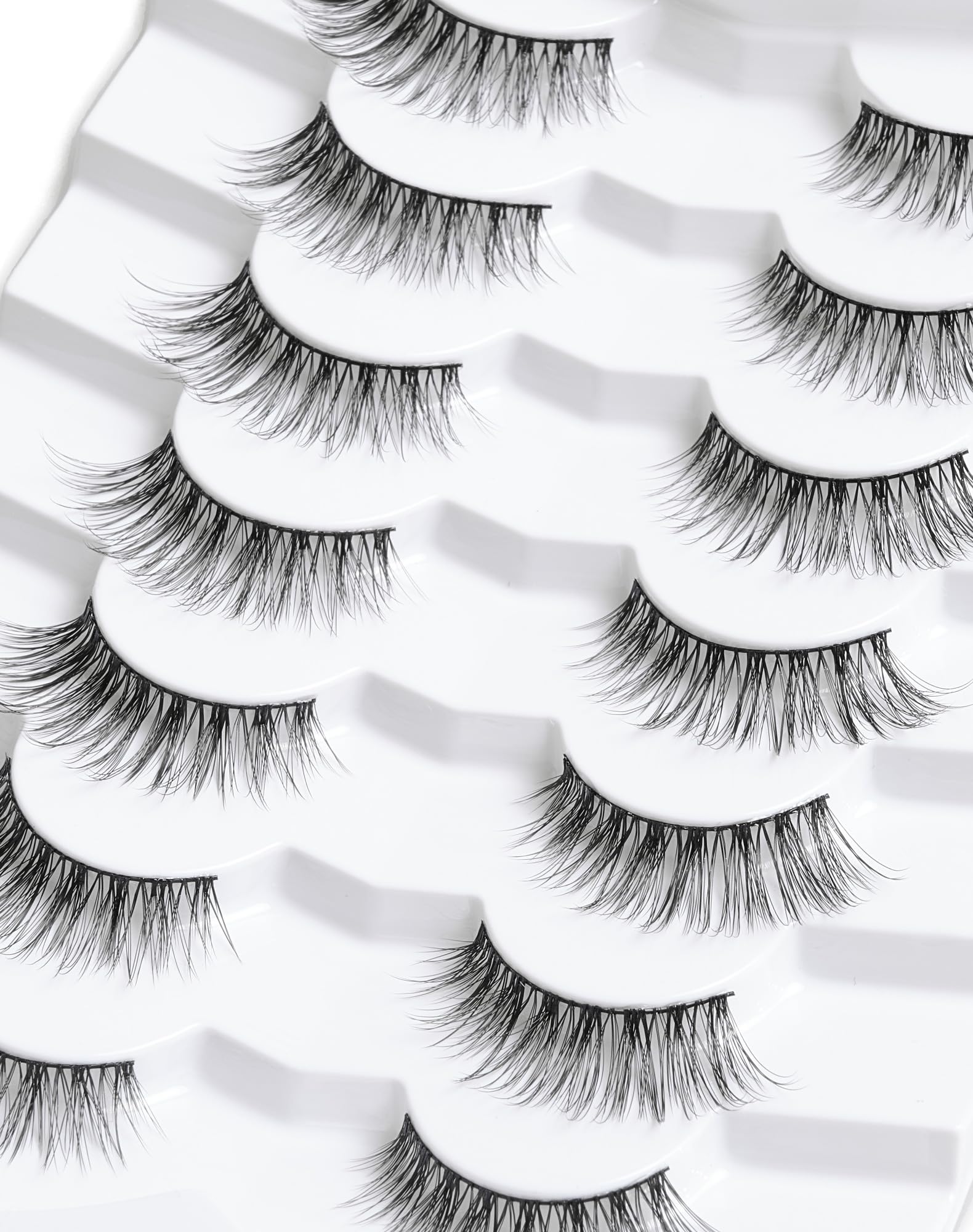 Onlyall everyday-use lashes enhance daily looks with subtle natural definition.