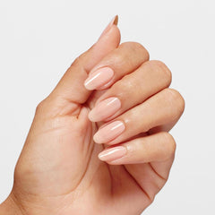 OPI Capa Superior: fórmula cristalina que no amarillea con el tiempo.