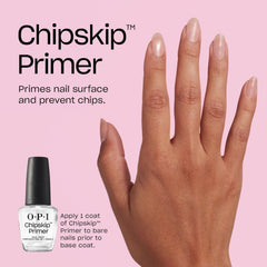 OPI Chip Skip Primer brocha abrazando uñas, cobertura suave y sin rayas