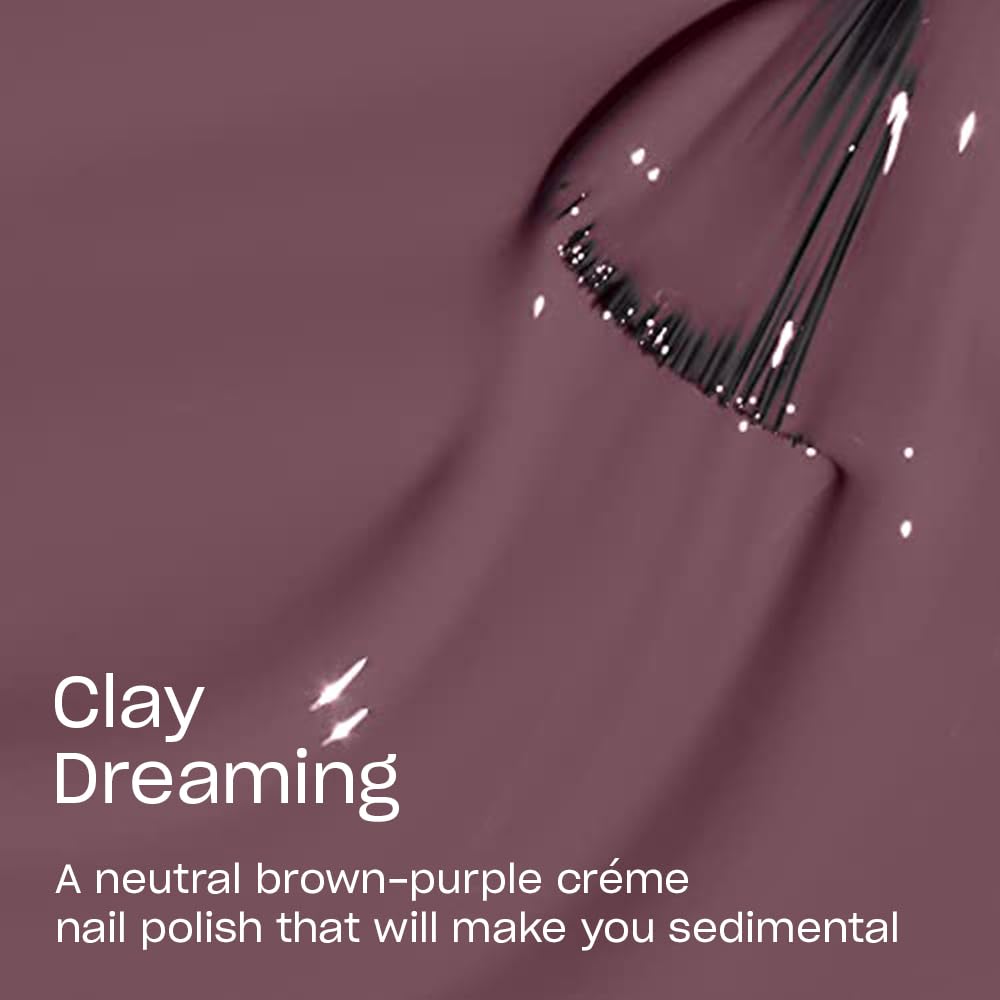 OPI Claydreaming ofrece brillo intenso y secado rápido.