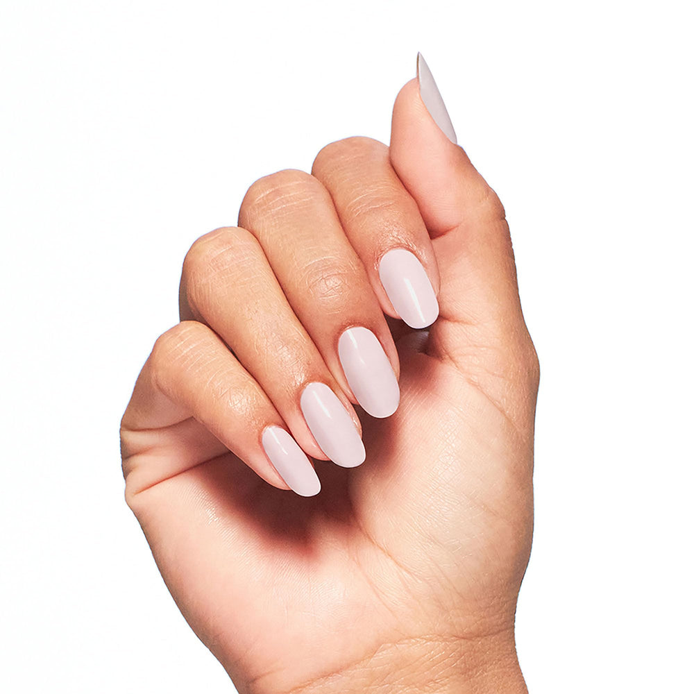 OPI Pink in Bio: aplicación suave sin rayas gracias a la brocha de ancho profesional.