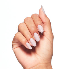 OPI Pink in Bio: aplicación suave sin rayas gracias a la brocha de ancho profesional.