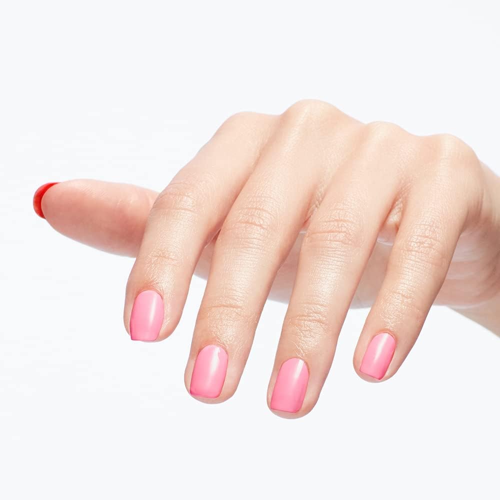 OPI Esmalte Rosa Cremoso: aplicación rápida y secado rápido para días ocupados.