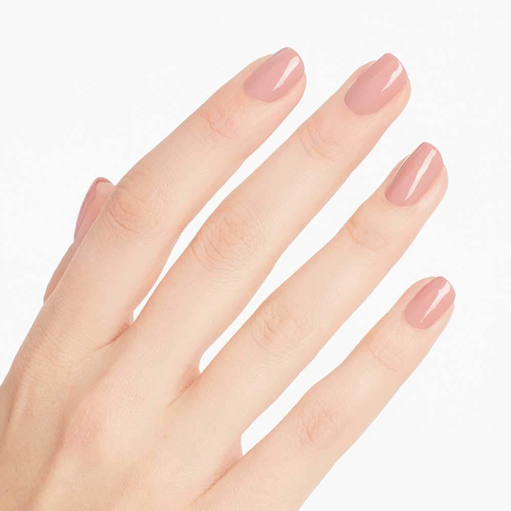 OPI Somewhere Over the Rainbow Mountains, tono rosa suave para uñas elegantes.